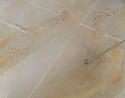 轮台瓷砖空鼓维修公司分享粘合剂选择不当在瓷砖铺贴过程中可能导致以下问题