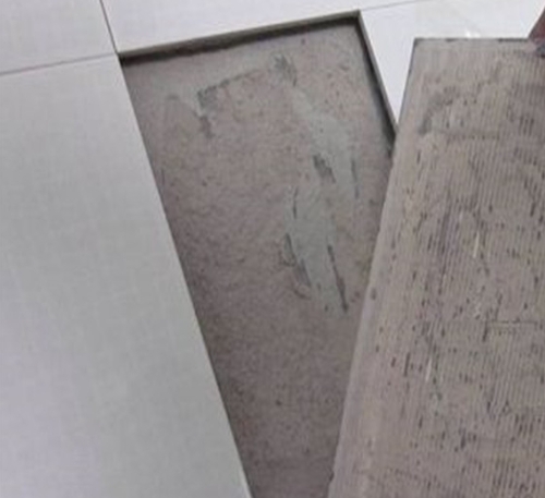 轮台瓷砖空鼓维修公司分享瓷砖铺贴时如果打浆（即涂抹在瓷砖背面和基层上的砂浆或瓷砖胶）过少，会带来以下问题